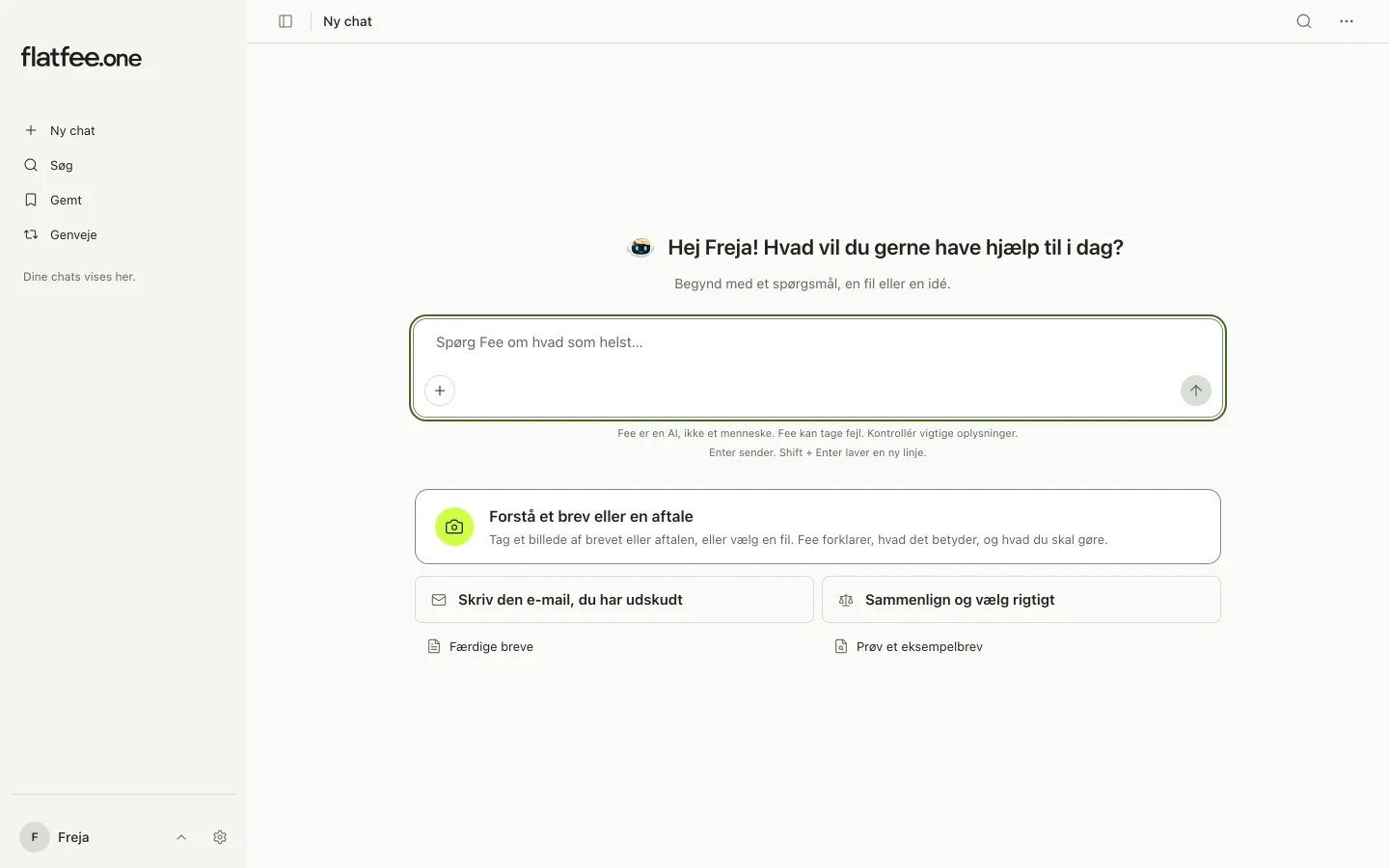 Fees startside med sidepanel, skrivefelt og forslag til at forstå et brev, skrive en mail og sammenligne.